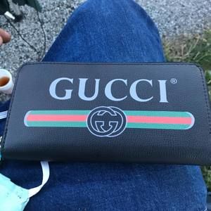 Meet your Posher, Dante